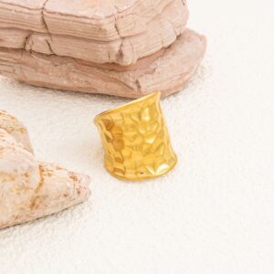 La bague Martelée dorée