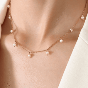 Collier perles suspendues