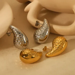 Les boucles d'oreilles Gouttes Elégantes
