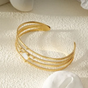 Manchette dorée pierre blanche